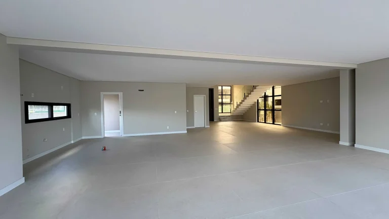 Imagem Casa com 4 dormitórios sendo 4 suítes e 4 vagas de garagem em Camboriú/SC