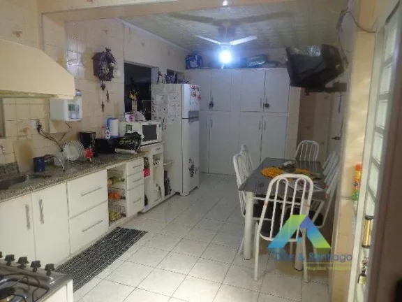 Imagem Linda casa com 3 dormitórios, 3 vagas, 3 banheiros área gourmet com fácil acesso a comércios e principais avenidas.