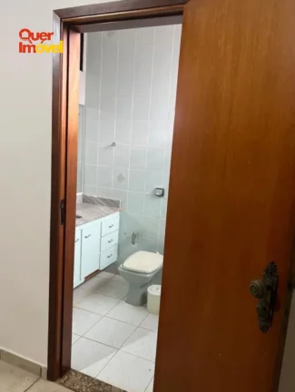 Imagem Casa de luxo à venda e locação em Parque Residencial Cidade Universitária, Ribeirão Preto-SP: 3 quartos, 3 suítes, 2 salas, 4 banheiros, 6 vagas de garagem, 295m². Aproveite essa oportunidade! Quer Imóvel Negócios.
