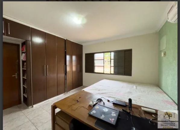 Imagem Sobrado para Venda em Goiânia, SETOR JAÓ, 4 dormitórios, 4 suítes, 5 banheiros, 3 vagas
