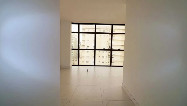 Imagem Cobertura nova com 4 suítes e 03 Vagas na Garagem em - Meia Praia / Itapema