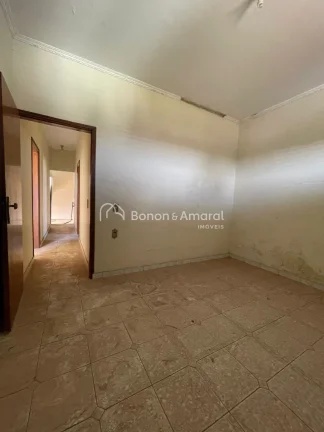 Imagem Galpão comercial com 526 m² de área construída, ideal para empresas que buscam um espaço amplo,...