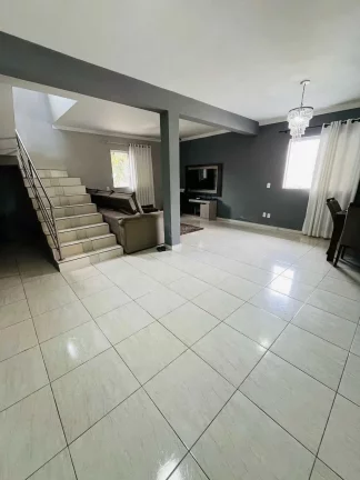 Imagem Casa com 3 dormitórios sendo 1 suíte e 2 vagas de garagem - Adhemar Garcia | Joinville/SC