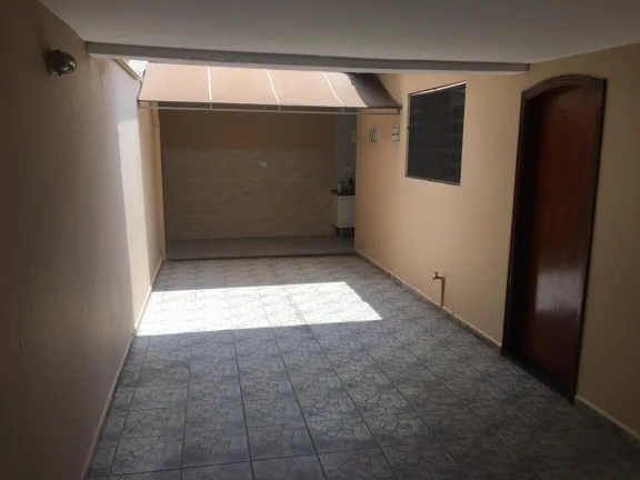 Excelente casa residencial para locação com ótima localização, 2 dormitórios com ventilador te...