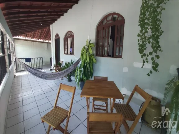 Imagem Manoel Plaza, casa com 3 quartos com 1 suite, sala e cozinha ampla, banheiro social, varandão, 3 vagas de garagem, terreno de 300 m²