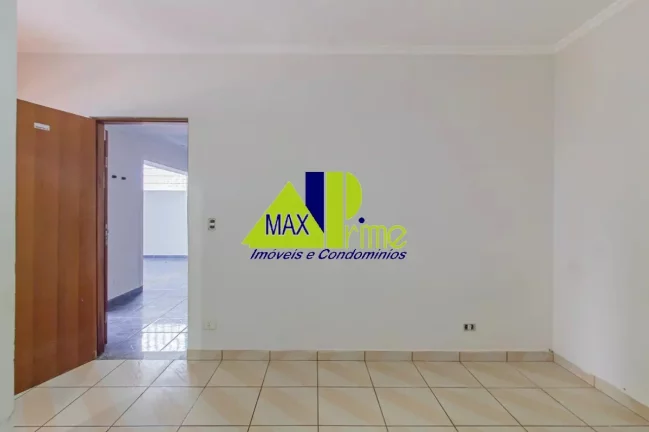 Imagem Casa de Luxo para Locação na Vila Granada, São Paulo-SP: 5 Quartos, 1 Suíte, 3 Salas, 3 Banheiros, 6 Vagas de Garagem.