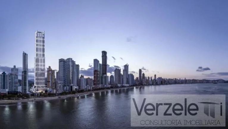 Imagem Apartamento 4 ou + dormitórios para Venda em Balneário Camboriú / SC no bairro Centro