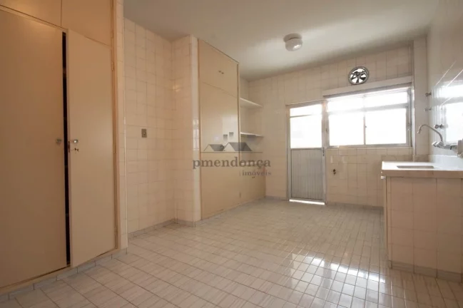 Imagem Apartamento com amplo living, 3 dormitorios sendo uma suite, apartamento com piso em tacos nos dormi...