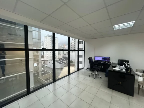 Imagem Sala Comercial para Venda em Florianópolis / SC no bairro Centro