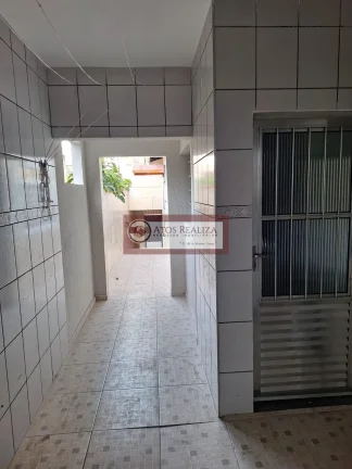 Imagem Alugo Casa na Cidade Dutra. Casa Compacta com Entrada Compartilhada na Cidade Dutra, 1 Dormitório, Sala, Cozinha, Banheiro e Área de Serviço. Ambiente bem Familiar, em ótima Localização, próximo a Estação Primavera da CPTM e Passa Rápido do Rio Bonito. R$