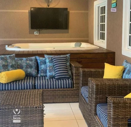 Imagem Casa 480m² com espaço gourmet e piscina, 7 quartos, 5 vagas de garagem à venda por R$ 2.500.000 - Piçarras - Guaratuba/PR