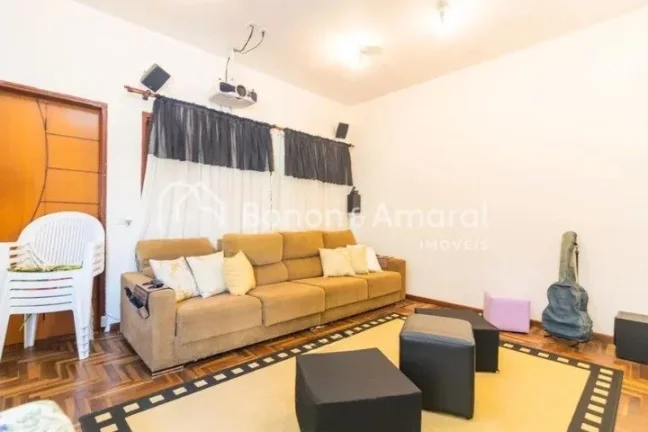 Imagem Linda e espaçosa casa com área construída de 600 m² em um terreno de 1.056 m². A residência, m...