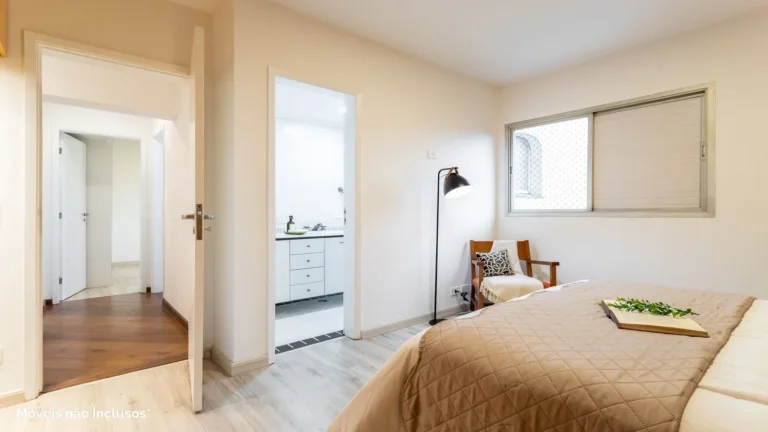Imagem Apartamento 139M² Reformado, 4Q, 1 Suíte, 2 Banheiros, 2 Vagas, Varanda, Lavabo, Piscina, Salão de Festas e Jogos, Quadra, Portaria 24h, Sol da Manhã.