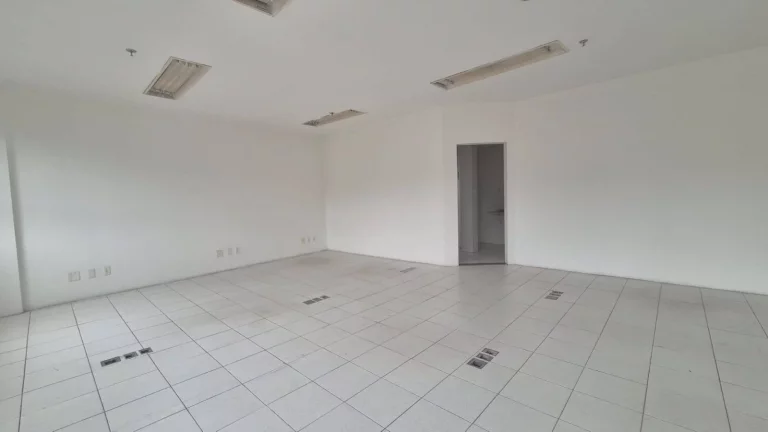 Imagem Sala Comercial e 2 banheiros à Venda, 73 m²-Centro