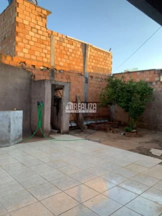 Imagem Casa padrão à venda no Residencial Rio de Janeiro, Uberaba: 2 dormitórios e garagem!