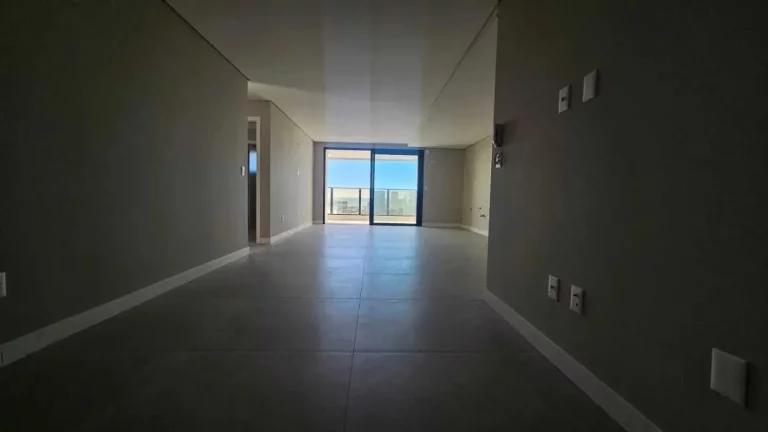 Imagem Apartamento sem mobilia com 3 dormitórios sendo 2 suítes e 3 vagas de garagem em Itajaí
