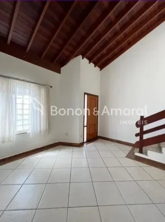 Imagem A casa possui um amplo espaço interno, com 3 quartos, sendo uma suíte com varanda, todos equipados...