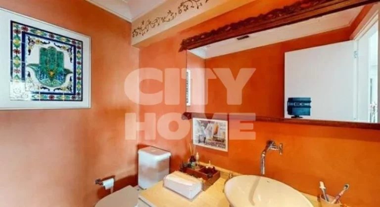 Imagem Excelente apartamento, com vista maravilhosa. Amplo living com lindo piso em madeira e varanda envid...