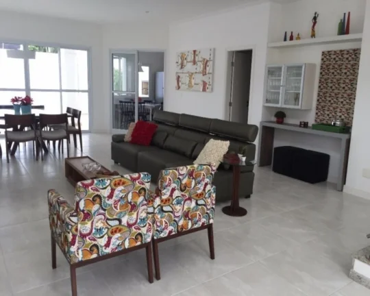 Imagem Imperdível oportunidade de casa para venda ou locação em Guarujá-SP, no Balneário Praia do Pernambuco: 4 quartos, 4 suítes, 2 salas, 4 banheiros, 2 vagas de garagem, 300m². Aproveite!