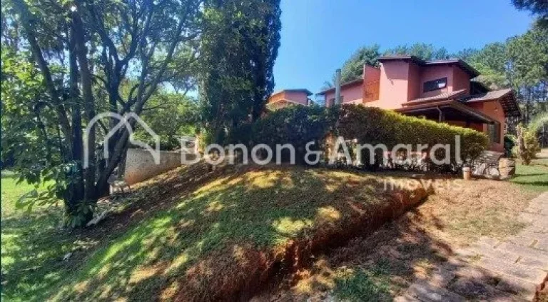 Imagem Chácara em excelente localização, rodeada por muito verde, em um terreno de 2.000 m² e área con...