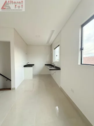 Imagem Casa em Condomínio à venda em Praia Grande-SP, bairro Melvi, 2 quartos, 1 sala, 1 vaga, 55,00 m². Confira!