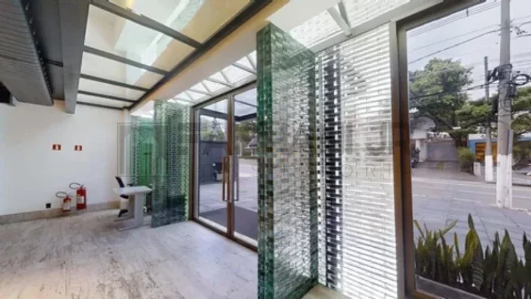 Imagem Casa Comercial para Locação em São Paulo-SP, Jardim Europa: 8 Salas, 8 Banheiros, 15 Vagas, 900m² de Área!