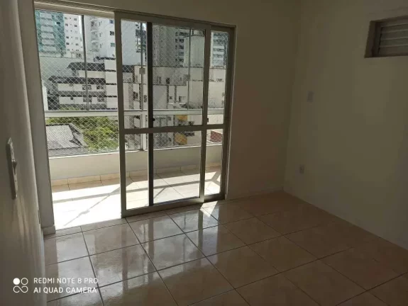 Imagem Apartamento com 3 dormitórios sendo 1 suíte e 1 vaga de garagem em Balneário Camboriú/SC