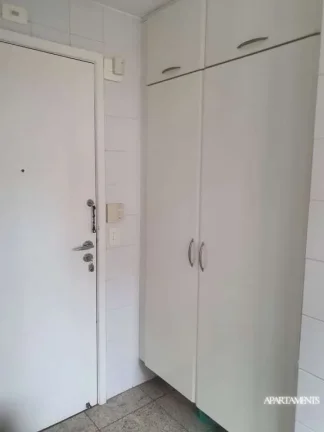 Imagem 225m2, com 4 suites, 4 vagas de garagem , quadra de tênis, quadra de squash