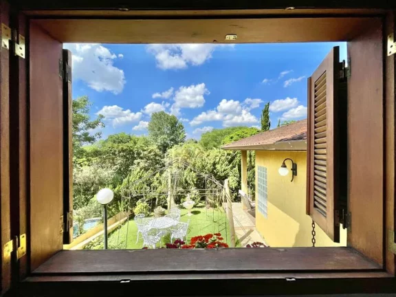 Imagem Casa contemporânea, com ótimo acabamento, muita natureza e privacidade.