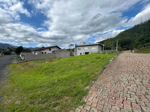 Imagem Casa com 2 dormitórios e Terreno de 596,46m² em Rodeio/SC