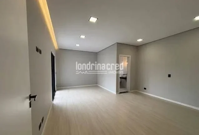 Imagem Sobrado contemporâneo à venda no Condomínio Moradas do Vale, com 220 m² de construção, 3 suítes amplas, piscina privativa,e excelente iluminação natural