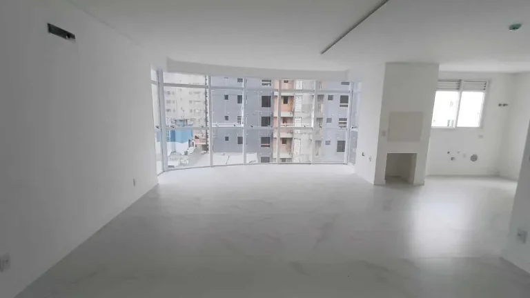 Imagem Apartamento com 3 dormitórios sendo 3 suítes e 2 vagas de garagem em Balneário Camboriú/SC