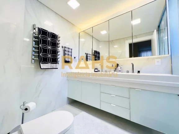 Imagem Apartamento de alto luxo na melhor região do bairro Atiradores. Com 198m², o apartamento foi total...