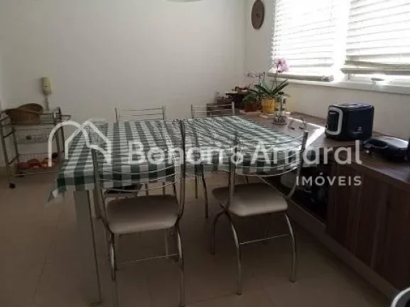 Imagem Imóvel com vista cinematográfica, conta com 4 quartos, sendo todos suítes, 4 salas e um amplo esc...