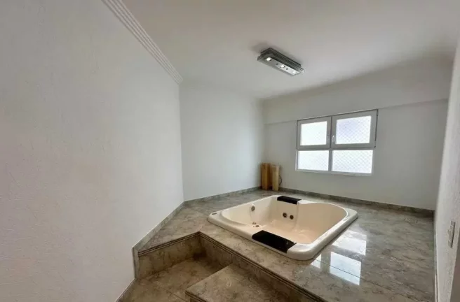 Imagem Cobertura Duplex com 5 dormitórios sendo 4 suítes e 4 vagas de garagem em Balneário Camboriú