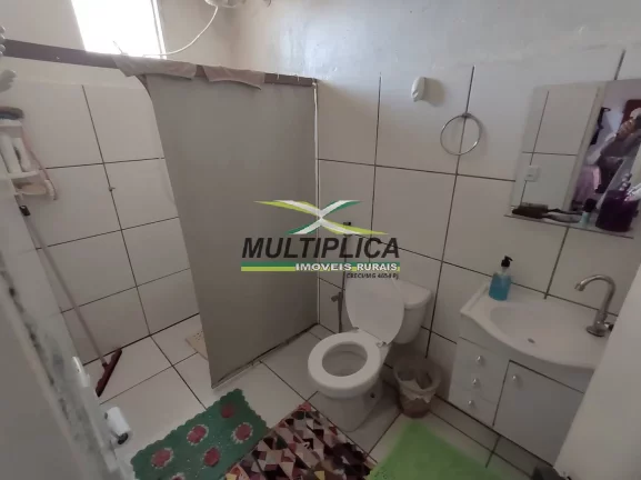 Imagem Chácara 12 km de Uberlândia à venda com Casa, Córrego, Curral, Energia