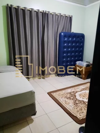 Imagem Casa à venda em Sinop-MT: 3 quartos, 1 suíte, 1 banheiro, 2 vagas de garagem, 170m² no Jardim das Orquídeas!
