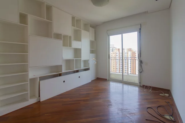 Imagem Vende apartamento de 260m² com 4 suítes e 4 vagas no Edifício Lindenberg Tangará