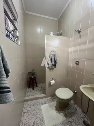 Imagem Casa geminada com churrasqueira em São Vicente!
