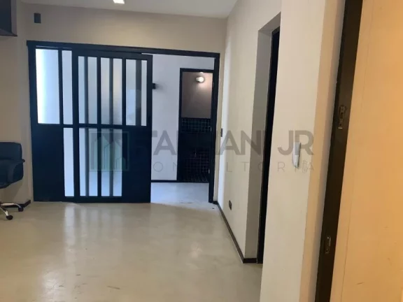 Imagem Casa Comercial de Alto Padrão para Locação em São Paulo-SP, Jardim América: 9 salas, 6 banheiros, 5 vagas, 230m².