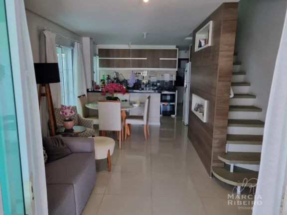 Imagem Casa Geminada no bairro Ingleses do Rio Vermelho com 3 dormitórios