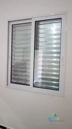 Imagem Sobrado 2 dormitórios amplos (amplos mesmo!) com janelas antirruído, quintal e garagem com 4 vagas, espaçosa varanda e uma edícula para você ter se