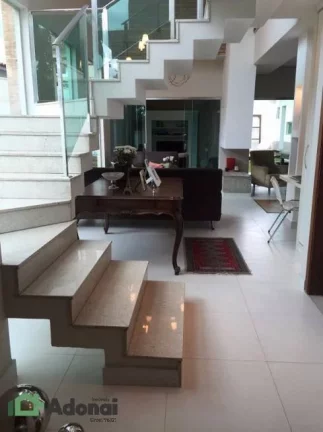 Imagem Sobrado com 4 Quartos e 4 banheiros à Venda, 365 m² por R$ 1.790.000