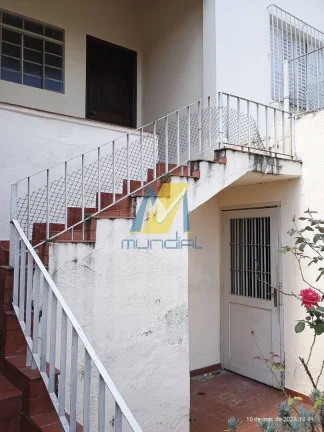 Imagem Casa Espaçosa com Edícula e Ambientes Independentes - Excelente Local.