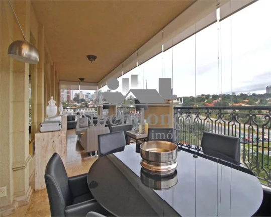 Imagem Apartamento com 700m² em prédio Nobre de Higienópolis.
