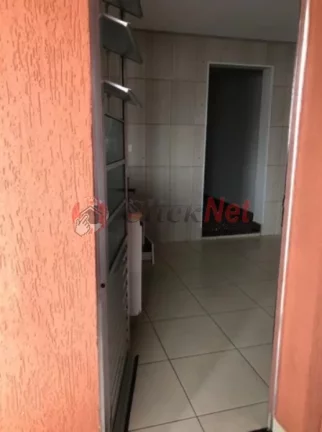 Imagem Casa recém reformada localizada no bairro Jardim Alvorada, Santo André com 4 dormitórios, sendo 1 suíte, 1 vaga e uma edícula, 138,98m².