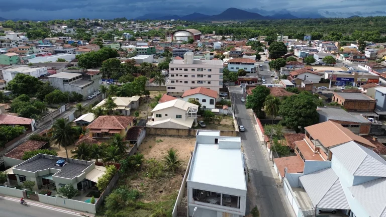Imagem Tour Virtual 360: Vista Deslumbrante do Mar: Lote Exclusivo em um Bairro Comercial - Descubra Agora!