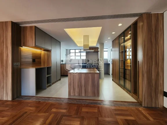 Imagem APTO ESPAÇOSO COM 180 M², 3 SUÍTES, REFORMADA E IMPECÁVEL COM INFRA PARA AR COND, 2 VAGAS DETERMINADAS E 16º ANDAR - JD PAULISTA
