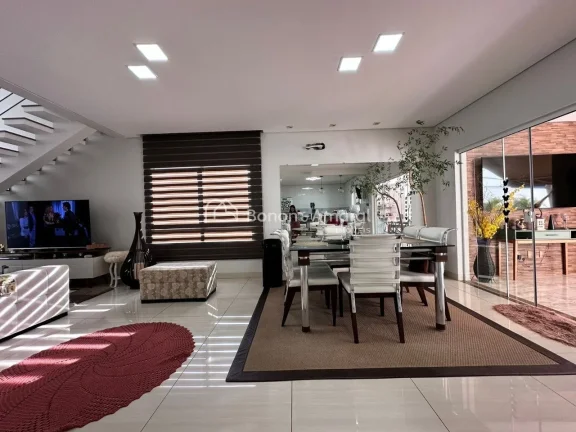 Imagem Casa à venda no Condomínio Reserva Real em Paulínia

O sobrado conta com uma sala de estar c/ pé...