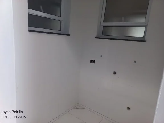 Imagem Casa Nova e Moderna com Piscina à Venda em Peruíbe.